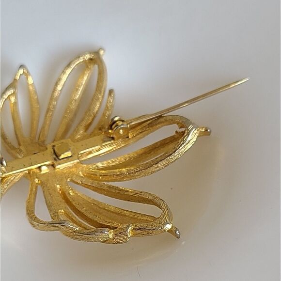Vintage Leaf Brooch - Picture 10 of 10